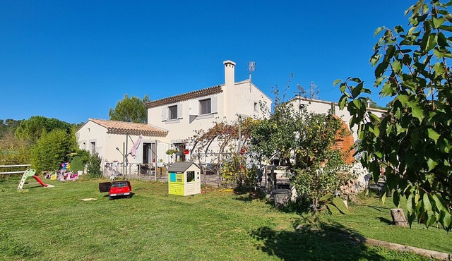 LARGE COUNTRY HOUSE WITH SWIMMING POOL IDEAL FOR FAMILY VACATIONS