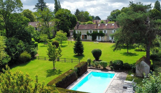 Large Country House with Tennis Court & Huge Garden