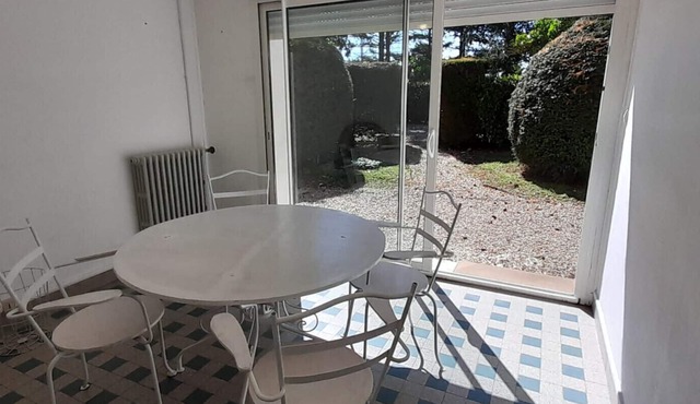 Large country house with 4 double bedrooms and enclosed garden