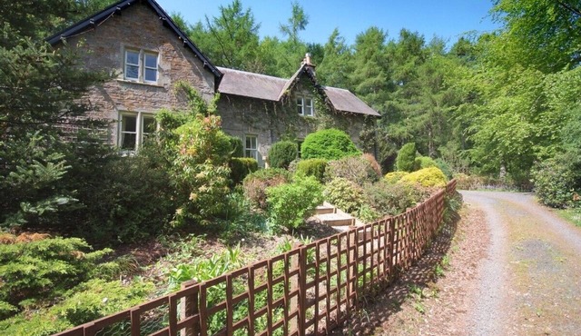 Large country house with outdoor hot tub and BBQ house and lovely gardens.