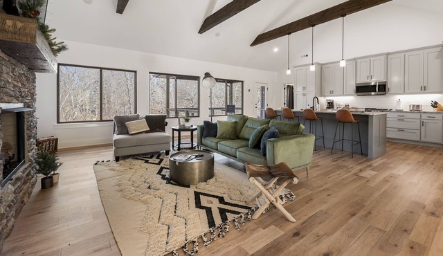 Large Covered Deck + Fireplace + Bike Station