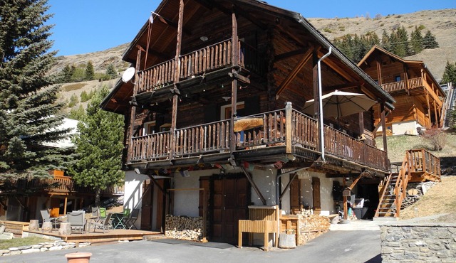 Large, cozy chalet in the heart of the Queyras