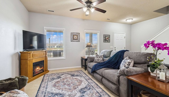 Large Cozy Condo 3BR-3BA. Pets okay, great location, in Waukee-West Des Moines.