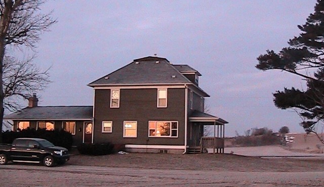 Large cozy cottage rental