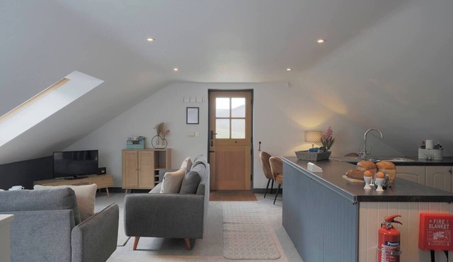 Large, cozy detached 1st floor flat with far reaching views, ideally located for exploring Yorkshire