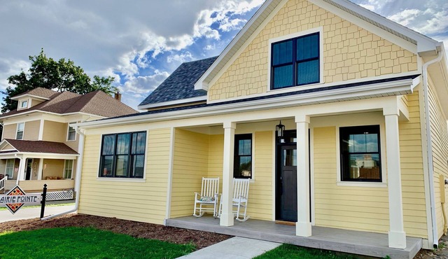 Large Cozy Home in Heart of downtown Pella