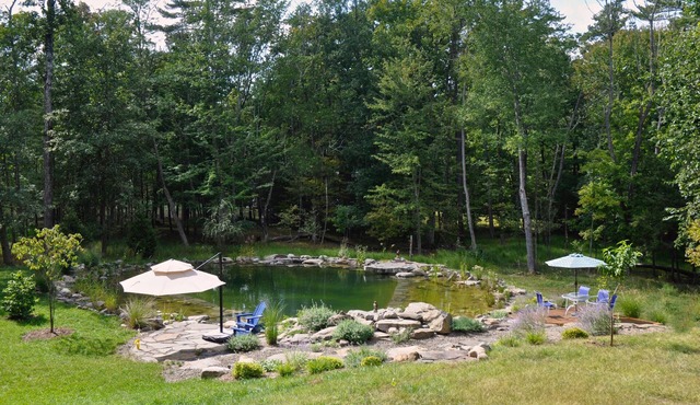 LARGE COZY HOME Pool/Pond! 5 Br., 4 Baths. Sleeps 11, Pvt. Quiet, Grill, Firepit