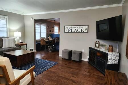 Large Cozy House Near NexusPark Air Hockey