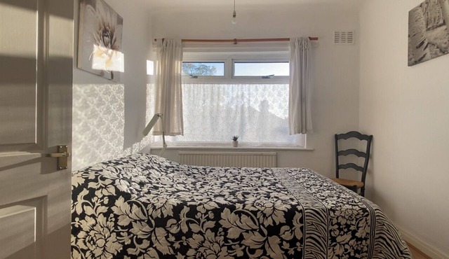 Large Cozy independent Double Bedroom Apartment - Central