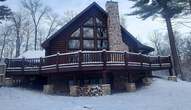 Large cozy log cabin in Wisconsin, Close to miles of ATV/UTV trails