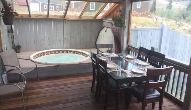 Large cozy modern cabin