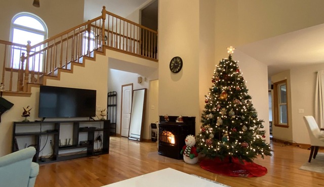 Large Cozy Modern Pocono House With Huge Game Room