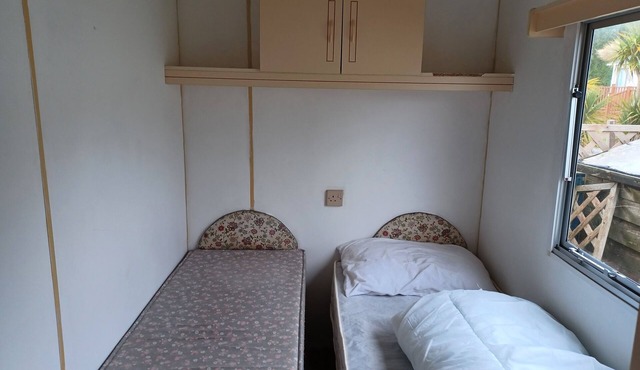 Large Cozy static caravan in cornwall