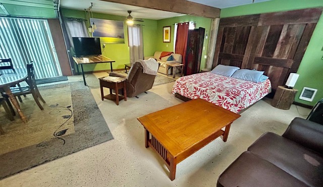 Large cozy studio near KettleHouse amphitheater, Blackfoot River,Hiking,Missoula