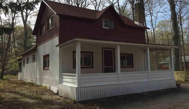 Large Crystalia Cottage along Famous M22 Vacation Corridor