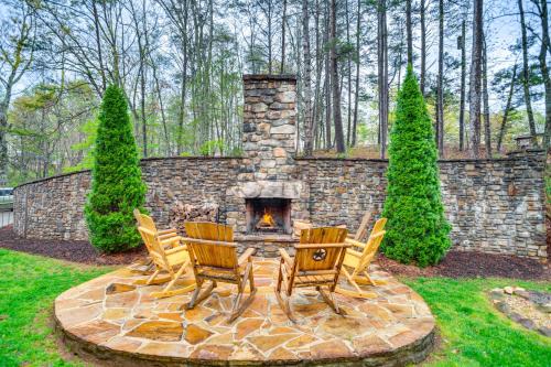 Large Dahlonega Home, Ideal for Family Gatherings!