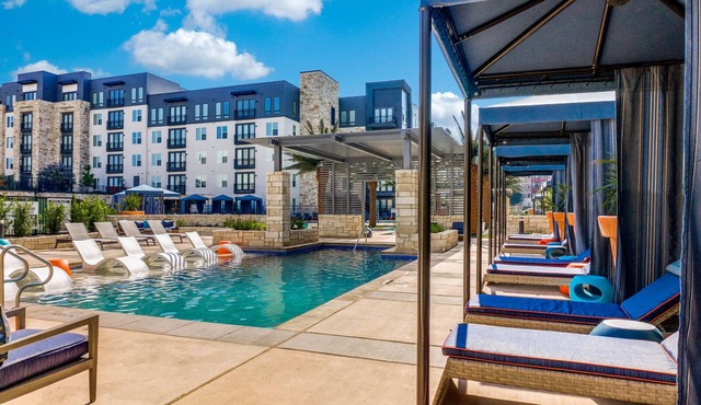 Large Dallas 1 Bedroom with Balcony View - Luxury Amenities - Near Galleria Mall