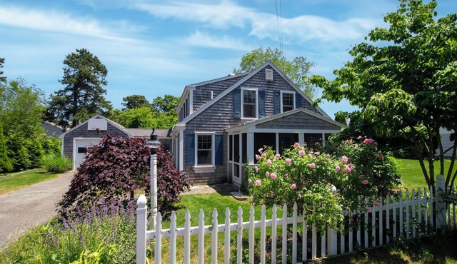 Large Deck, Fire Pit, Dog Friendly, Near Beach - Sleeps 10!