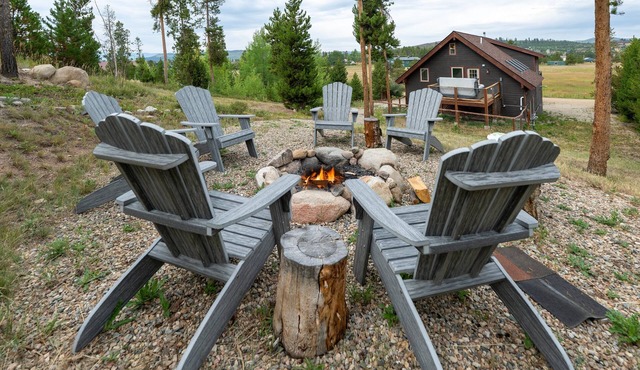 Large Deck with Great Views - Private Hot Tub + Firepit - Laundry