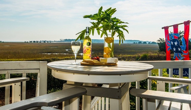 Large Deck with Awesome Ocean & Marsh View! Free WiFi! Free Hunting Island pass!