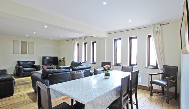 Large detached 4 bedroom Barn Conversion