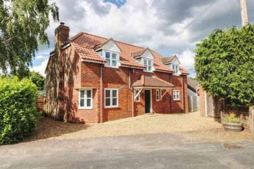 Large detached Cambridgeshire Countryside Home