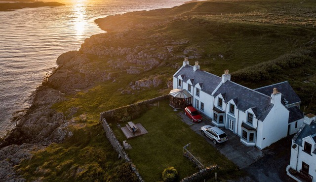 Large Detached Ocean Front House with Stunning Views