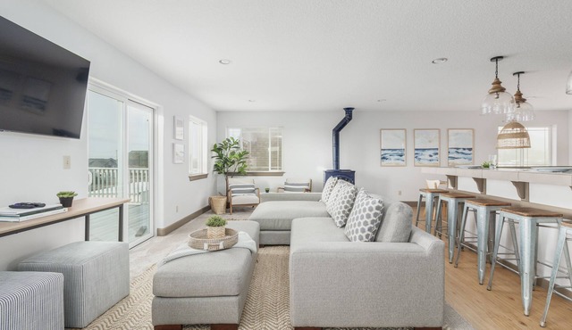 Large Dog-Friendly Home with Beautiful Ocean Views, Large Decks, and Foosball