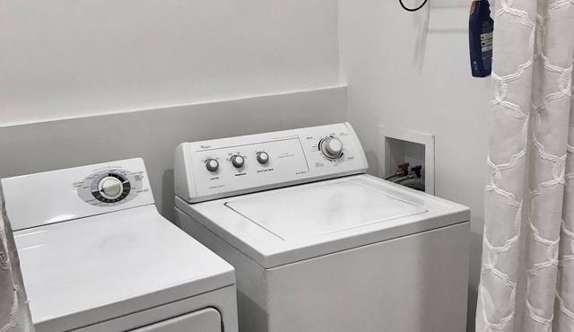 Large Downtown Artist's Loft, 30 min to Lexington, Horse, Bourbon, R River Gorge