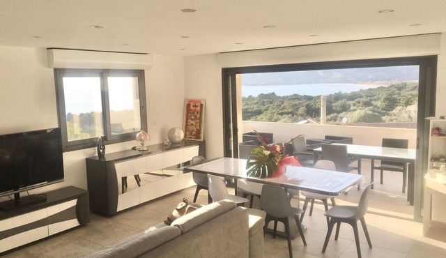 LARGE DUPLEX APARTMENT, panoramic view. quiet.