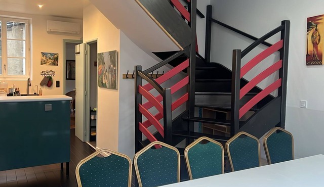 Large duplex in city center for 10 or more people; 2 steps from leisure activities
