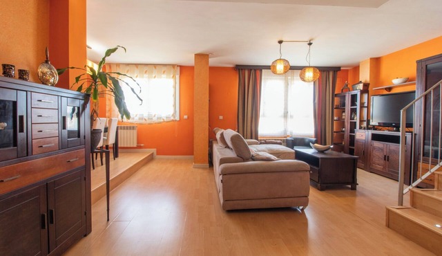 Large duplex with all amenities.