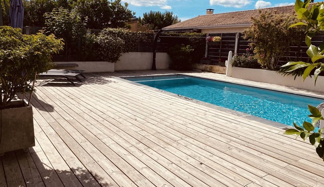 Large Echoppe with swimming pool 10 mm from downtown BX, 45 mm from the beach