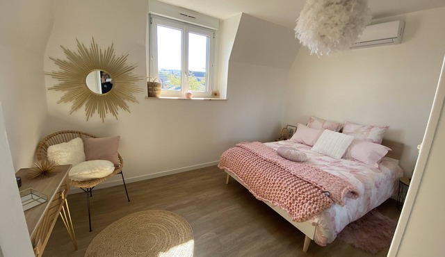 Large elegant apartment in the heart of Epernay. Quiet top floor with lovely view.