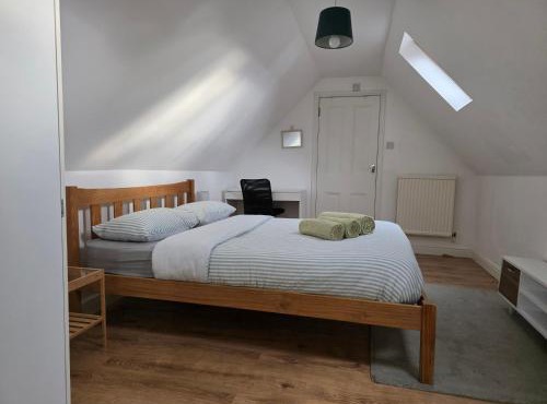 Large Ensuite Rooms Near University Town Centre & Hospital