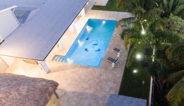 LARGE ESTATE B-BALL/POOL HOME + b- ball court , oversized pool