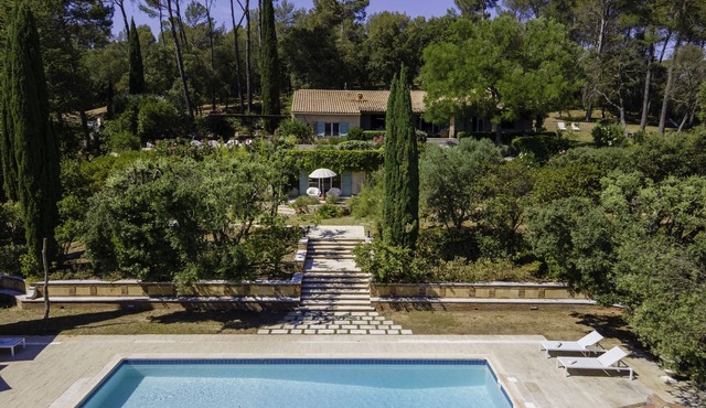 Large estate with authentic Provencal villa