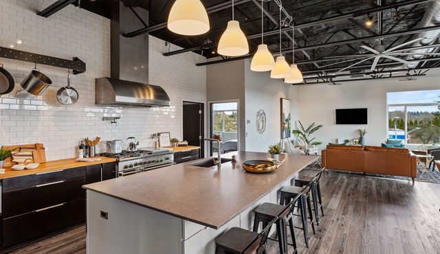 Large Evts-4 Apts/Penthouse-Rooftop-Studio-Business