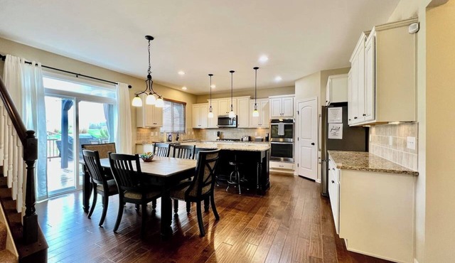 Large Executive Home In Lebanon Golf Community