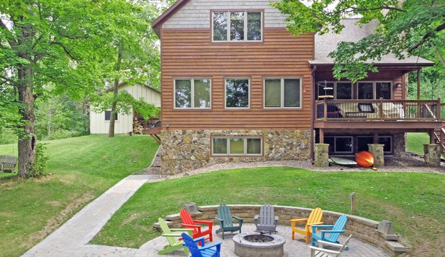 Large Executive Lake Home On Popular Northern Wisconsin Chain of Lakes