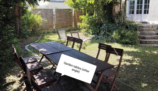 Large family house with parking and commuting distance to Paris