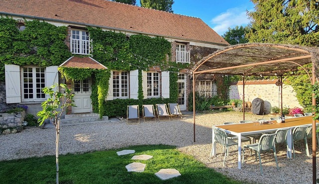 Large family house near Fontainebleau