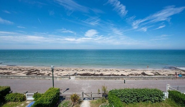Large family villa directly on DDay beach
