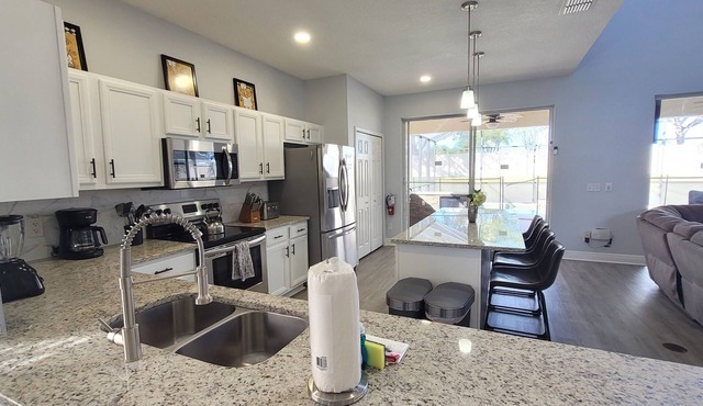 Large families 6 Bedrooms, 3 Masters, Games Room, near Disney World