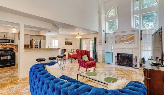 Large Families Welcome! Spacious Fort Worth Home