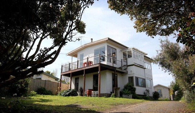 Large Family Beach House - Long stays discounted