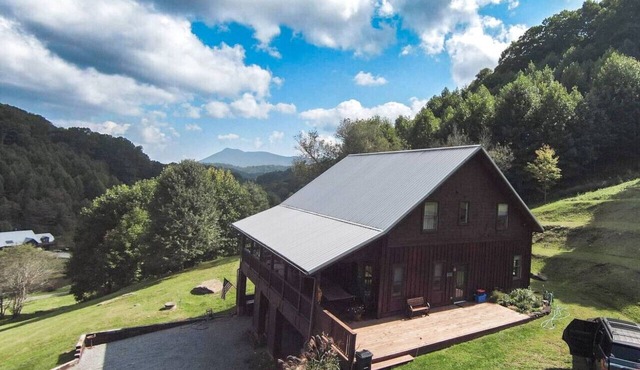 Large Family Cabin - Hot Tub | Views | Game Room