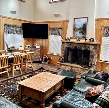 Large Family Cabin Near Park City