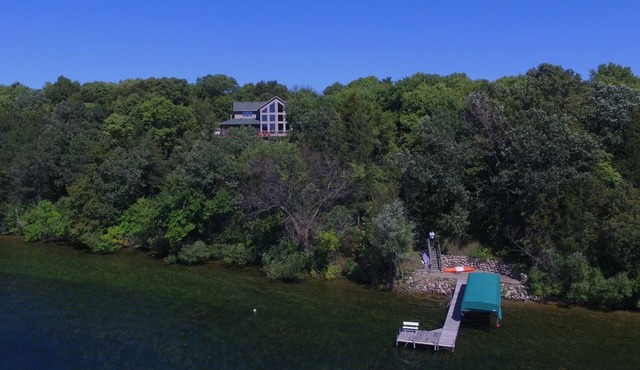 Large Family Cabin on Lake Sylvia -Beautiful & Clean Lake! Awesome Fishing