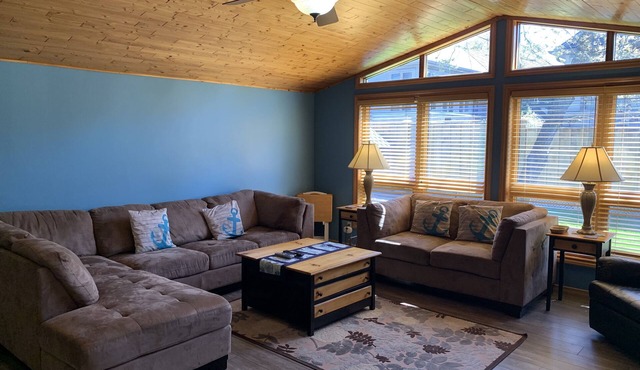 Large family cottage in Grand Bend